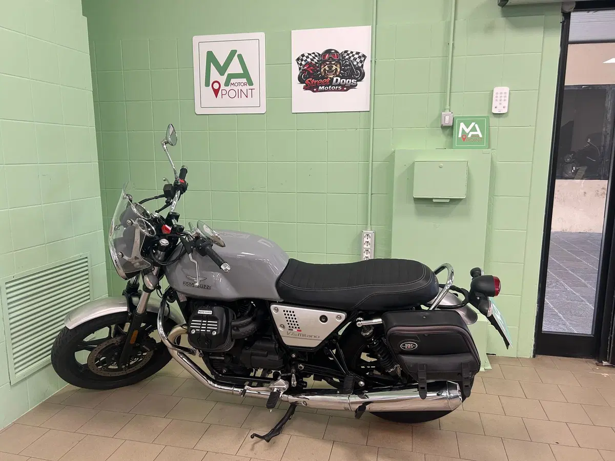 Moto Guzzi V7 III Milano (2018 - 20) (2)