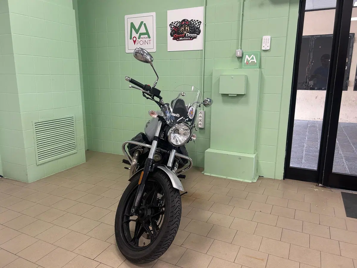 Moto Guzzi V7 III Milano (2018 - 20) (3)