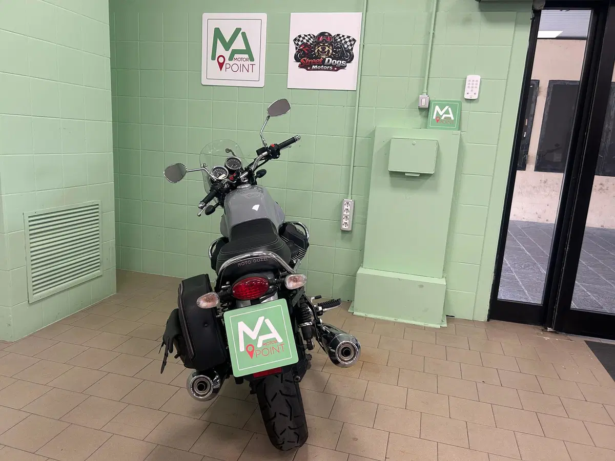 Moto Guzzi V7 III Milano (2018 - 20) (4)