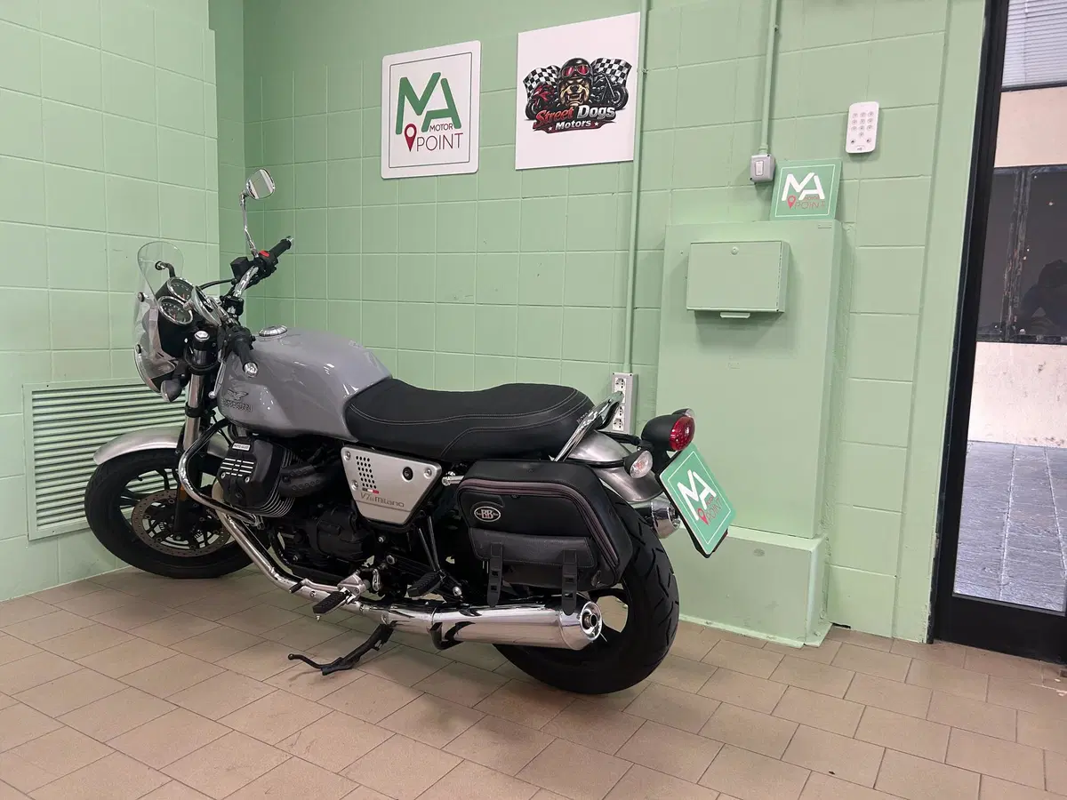 Moto Guzzi V7 III Milano (2018 - 20) (8)