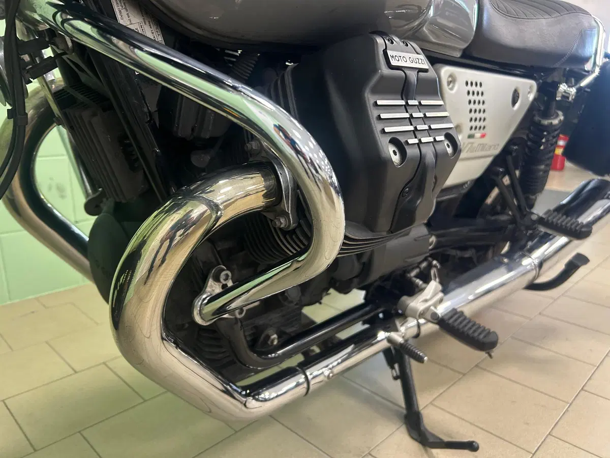 Moto Guzzi V7 III Milano (2018 - 20) (11)