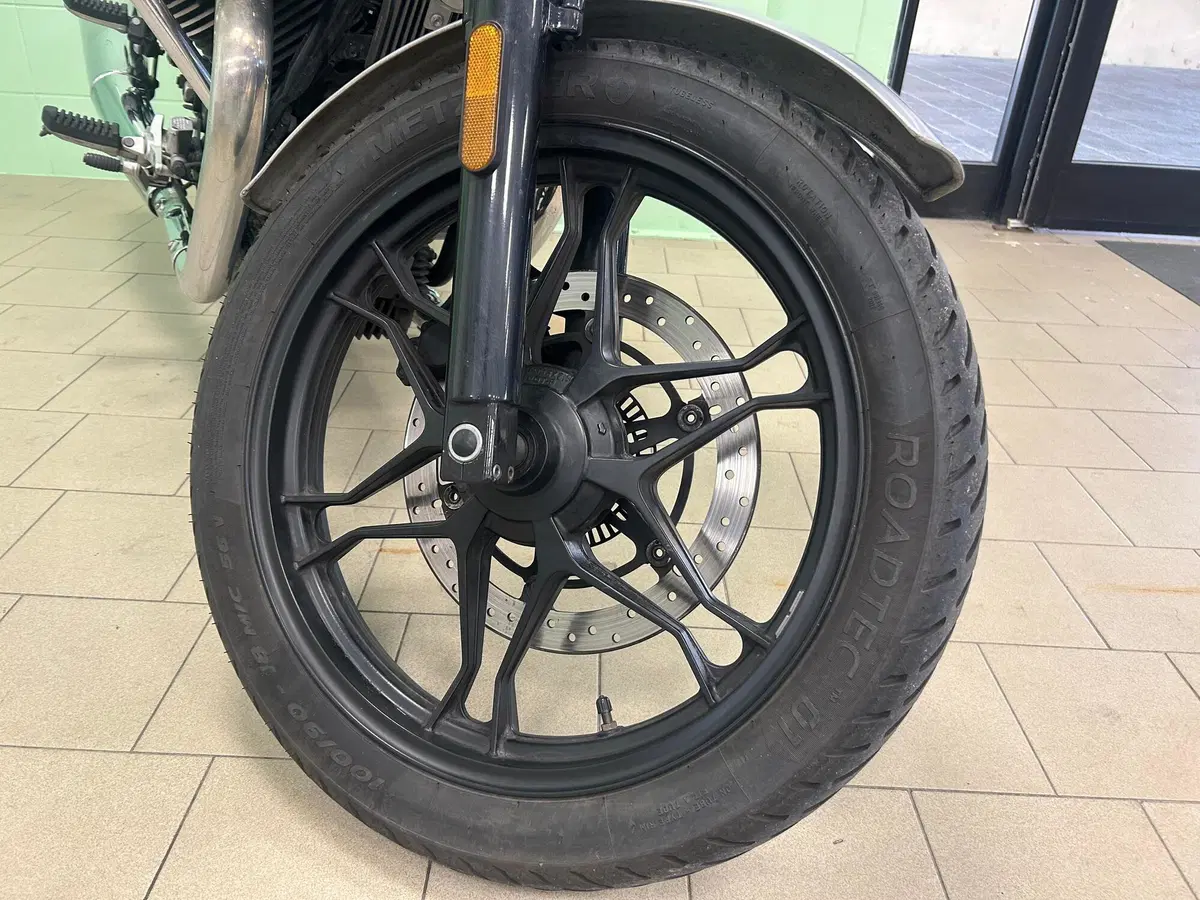 Moto Guzzi V7 III Milano (2018 - 20) (13)