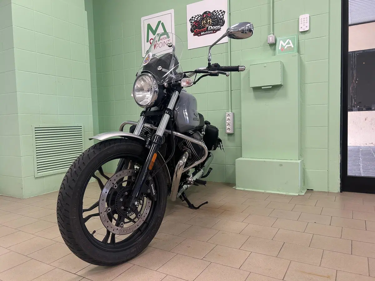 Moto Guzzi V7 III Milano (2018 - 20) (15)
