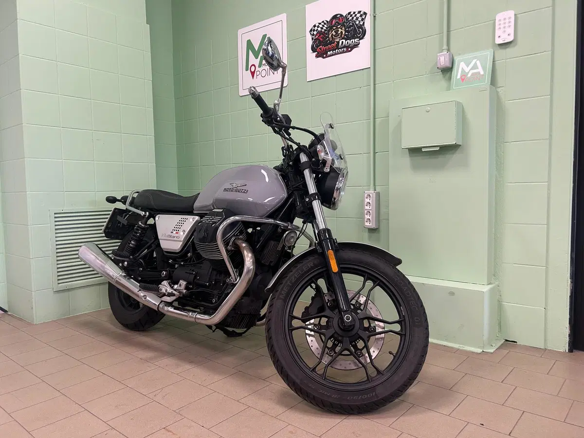 Moto Guzzi V7 III Milano (2018 - 20) (16)