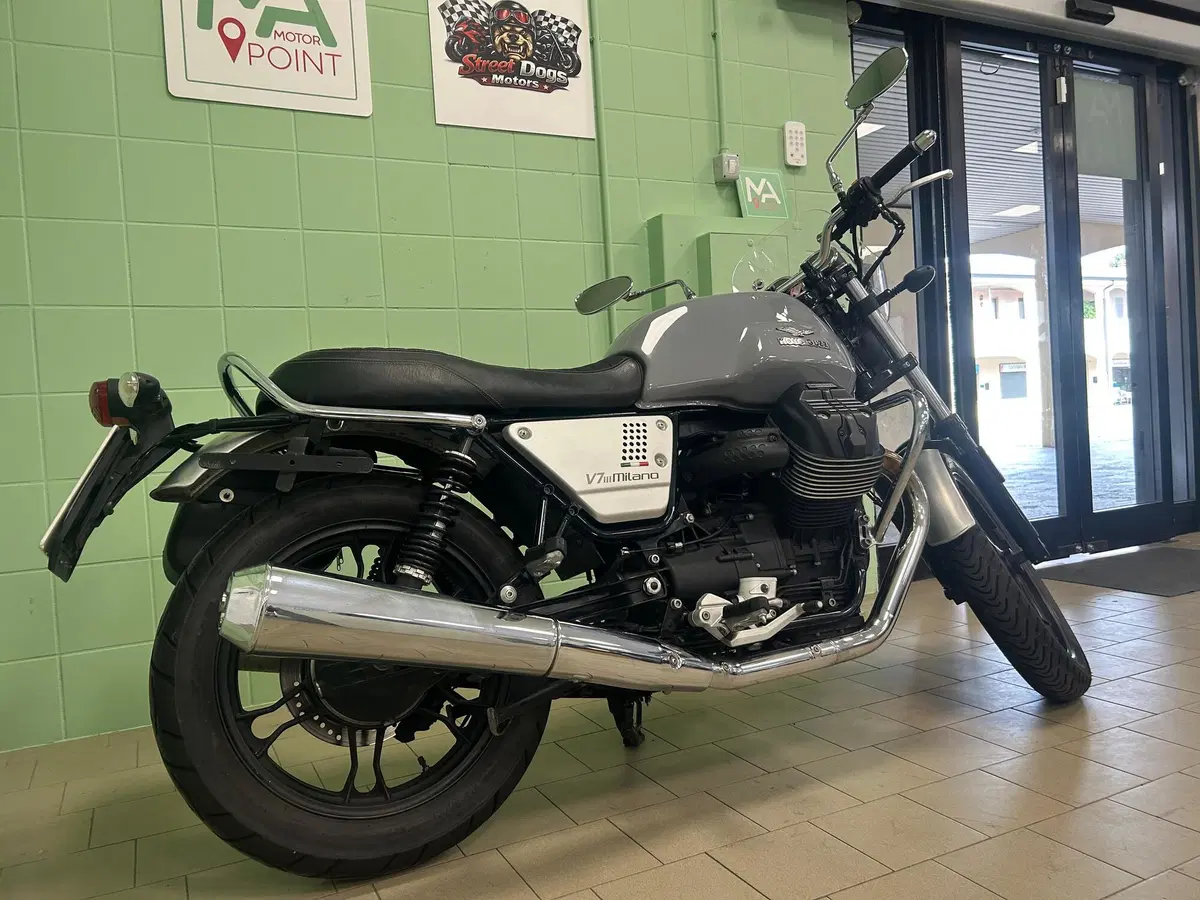 Moto Guzzi V7 III Milano (2018 - 20) (19)