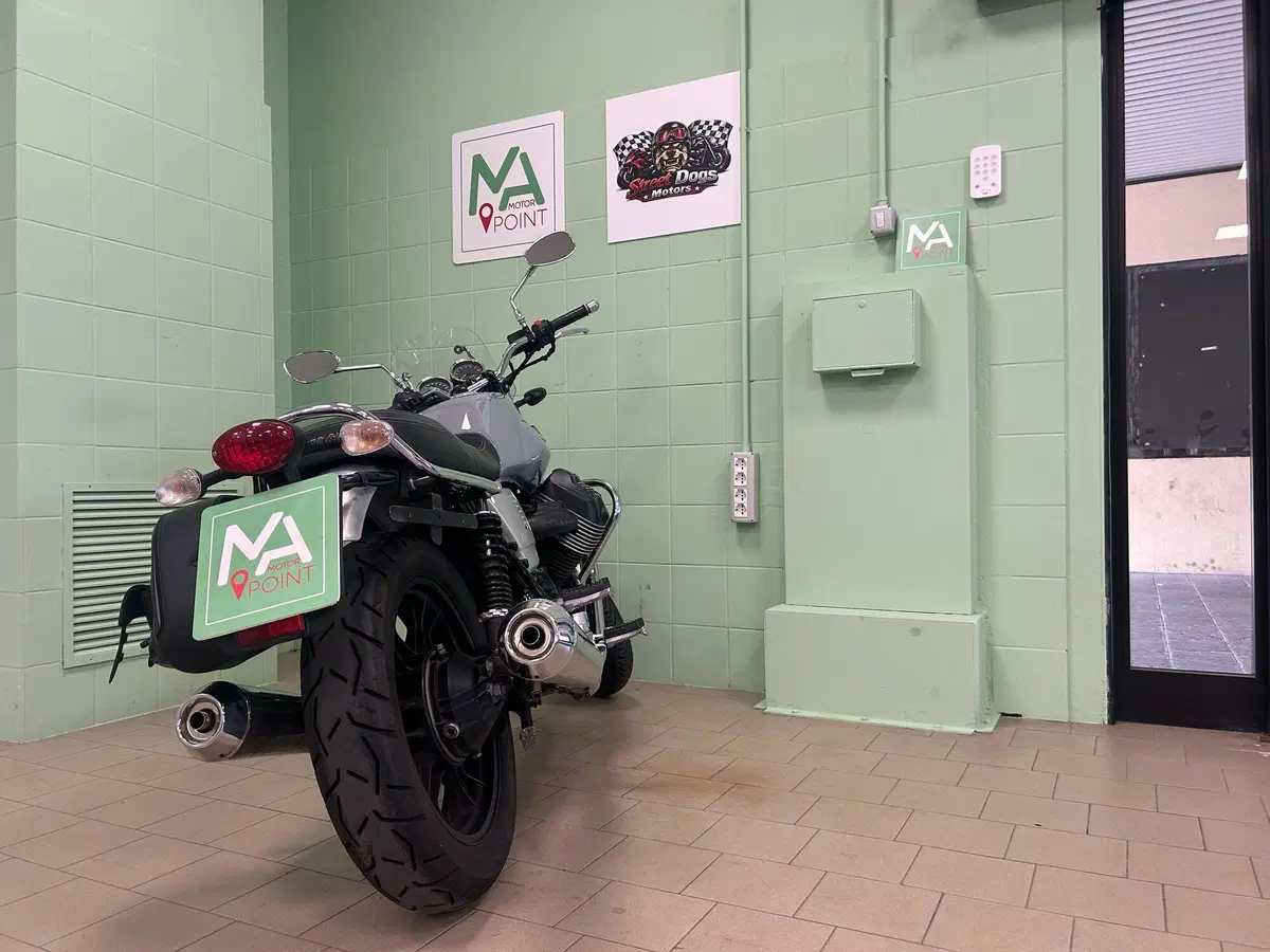 Moto Guzzi V7 III Milano (2018 - 20) (20)