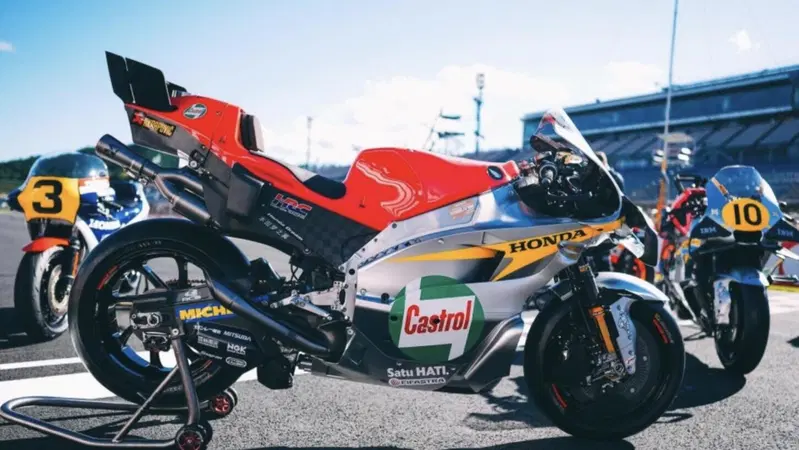 MotoGP 2026, la Honda RC181 500 di Mike Hailwood del 1966 rivive a Motegi 