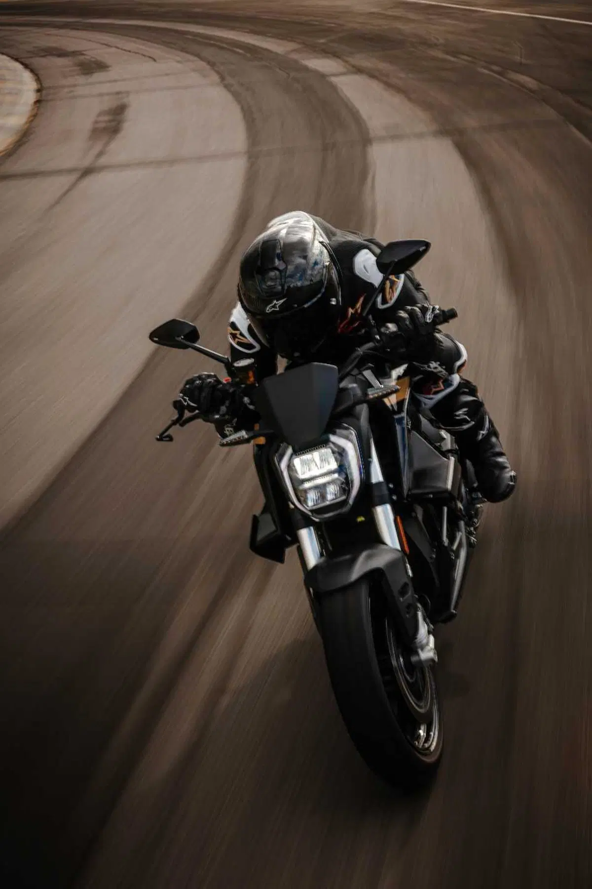 Vent’anni di innovazione elettrica Zero Motorcycles, arriva la SR/F 20th Anniversary (2)