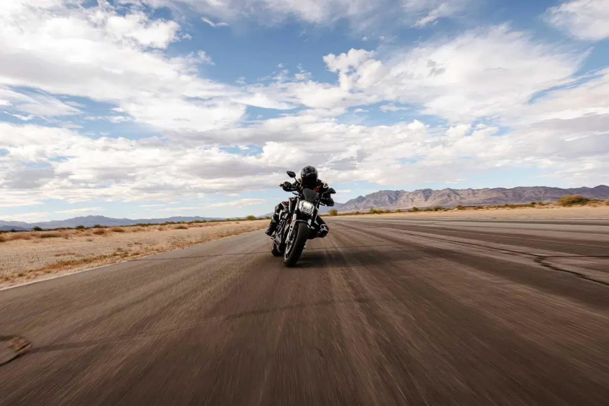 Vent’anni di innovazione elettrica Zero Motorcycles, arriva la SR/F 20th Anniversary (4)