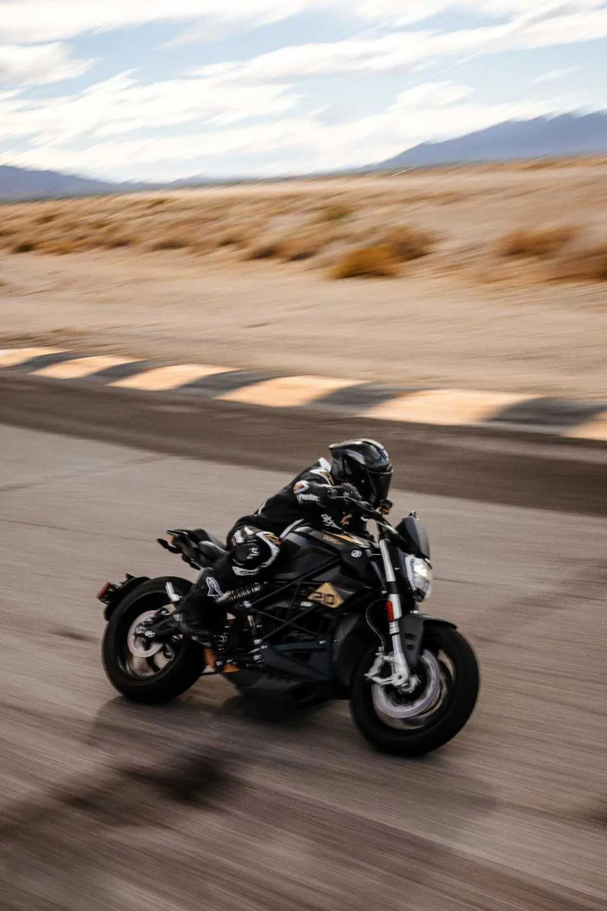 Vent’anni di innovazione elettrica Zero Motorcycles, arriva la SR/F 20th Anniversary (5)