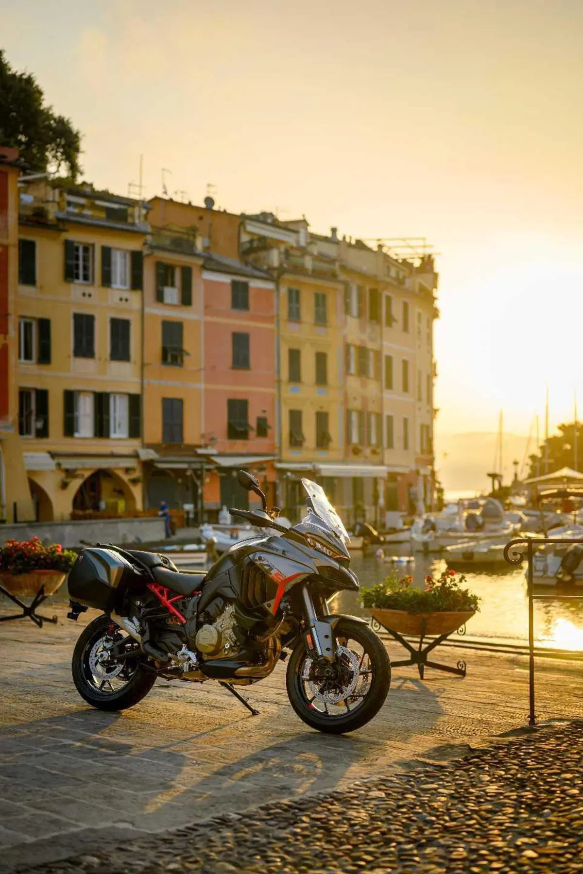 Multistrada Grand Tour: cosa c'è di serie e perché fa gola? (2)