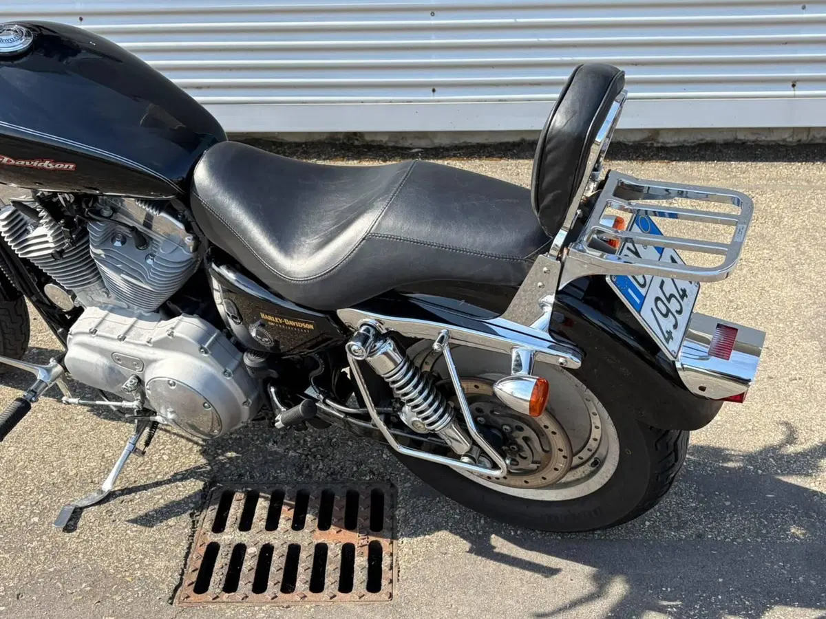 Harley-Davidson 883 Custom (2006 - 07) - XL 883C (10)