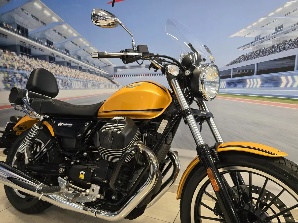 Moto Guzzi V9 Roamer (2016 - 18) (5)