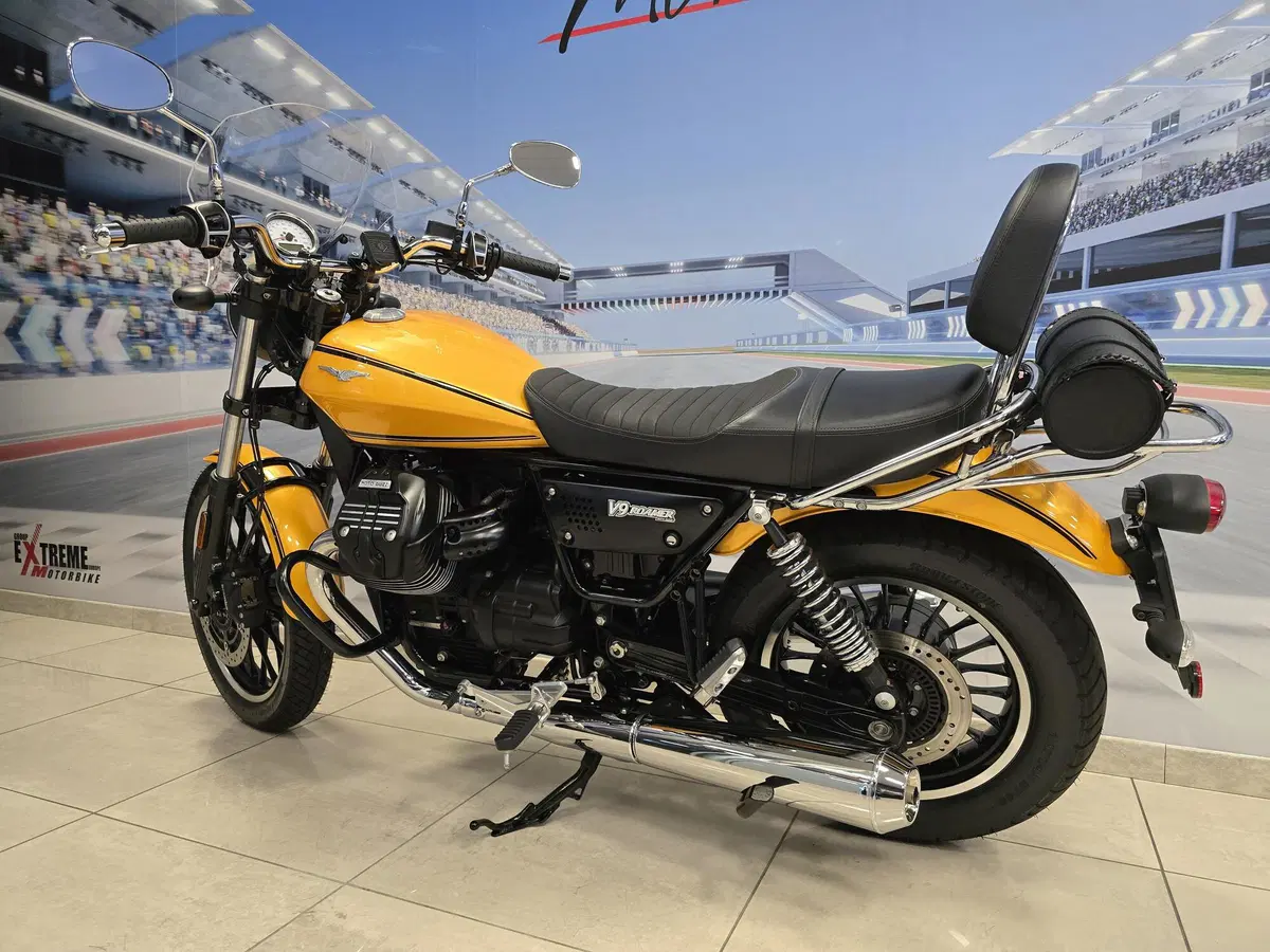 Moto Guzzi V9 Roamer (2016 - 18) (9)
