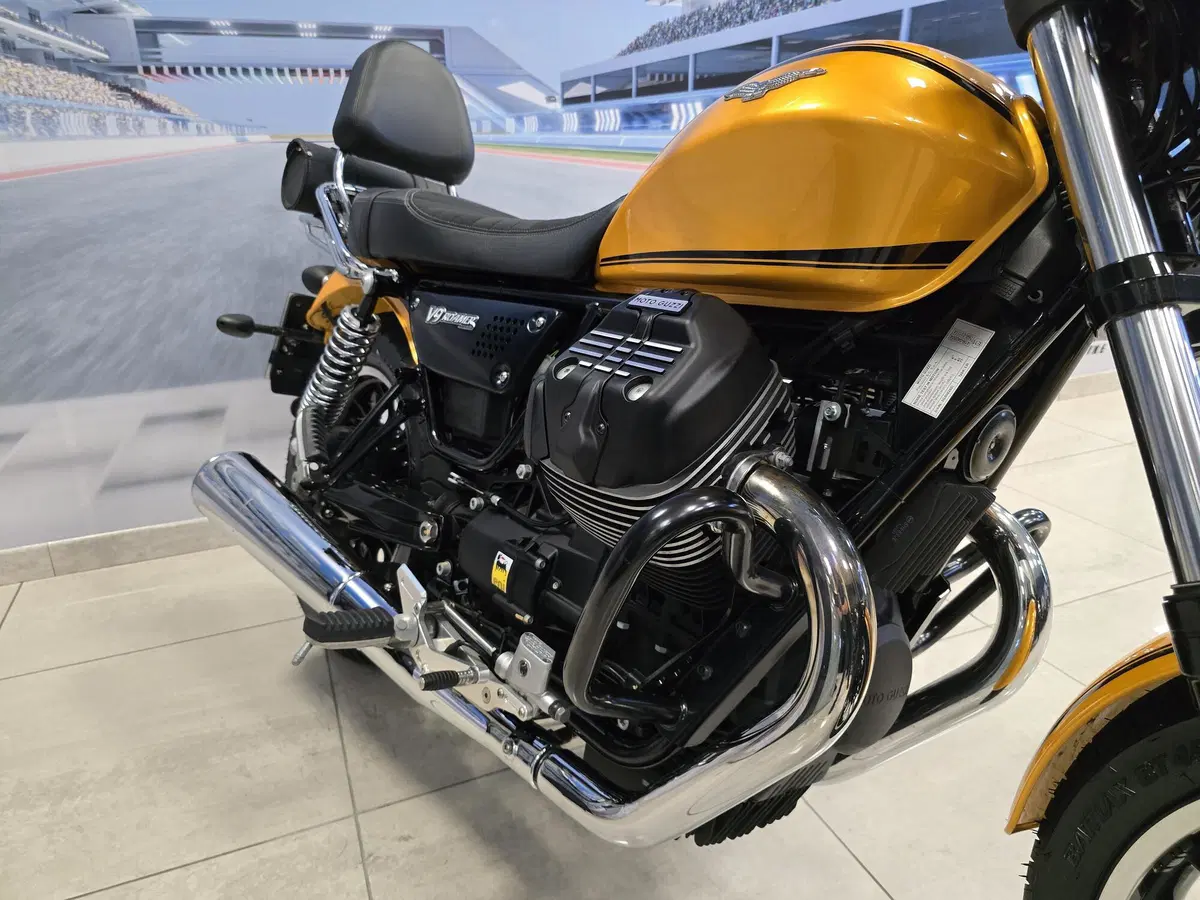 Moto Guzzi V9 Roamer (2016 - 18) (17)