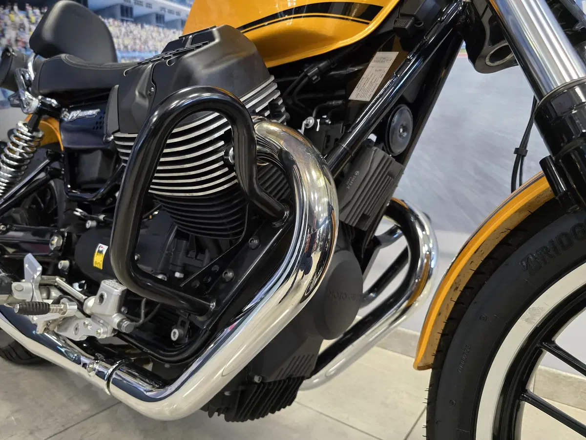 Moto Guzzi V9 Roamer (2016 - 18) (20)