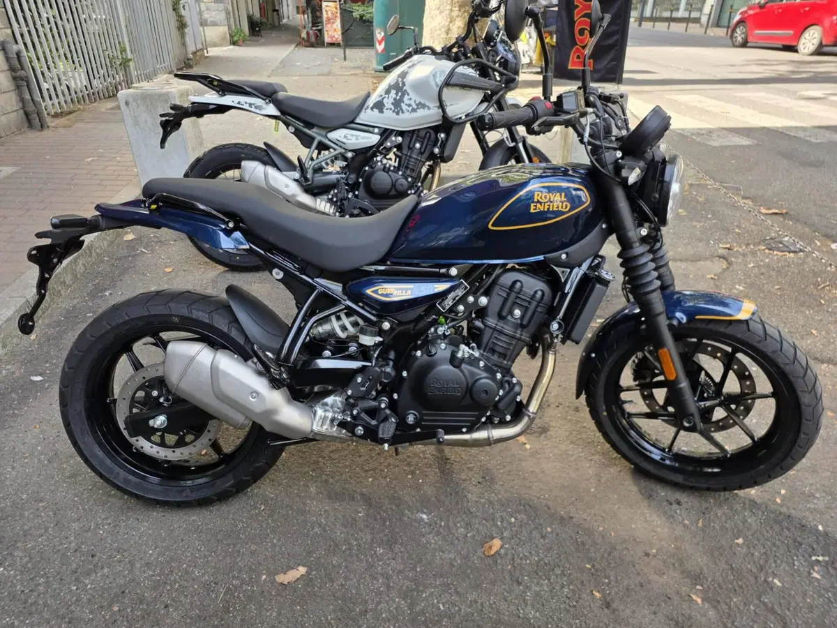 Royal Enfield Guerrilla 450 (2024 - 26) (2)