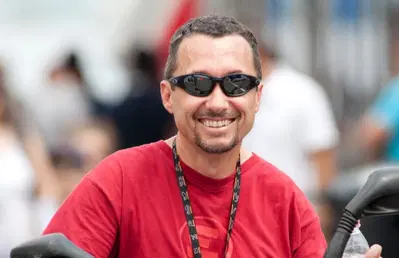 Loris Reggiani, cuore immenso: mette all’asta la sua Aprilia RS 250 per Emergency