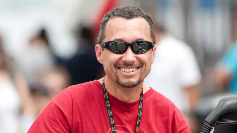 Loris Reggiani, cuore immenso: mette all’asta la sua Aprilia RS 250 per Emergency