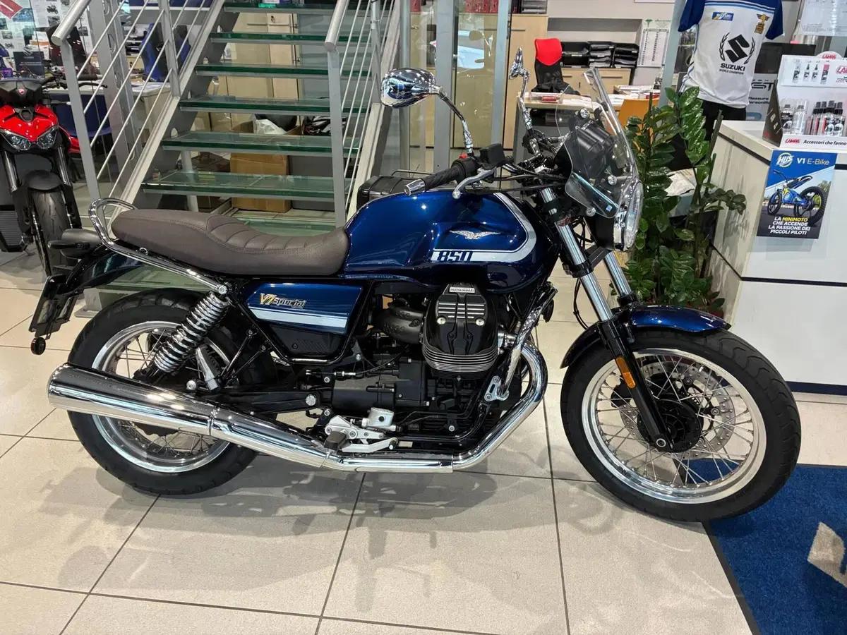Moto Guzzi V7 Special (2021 - 24) (2)