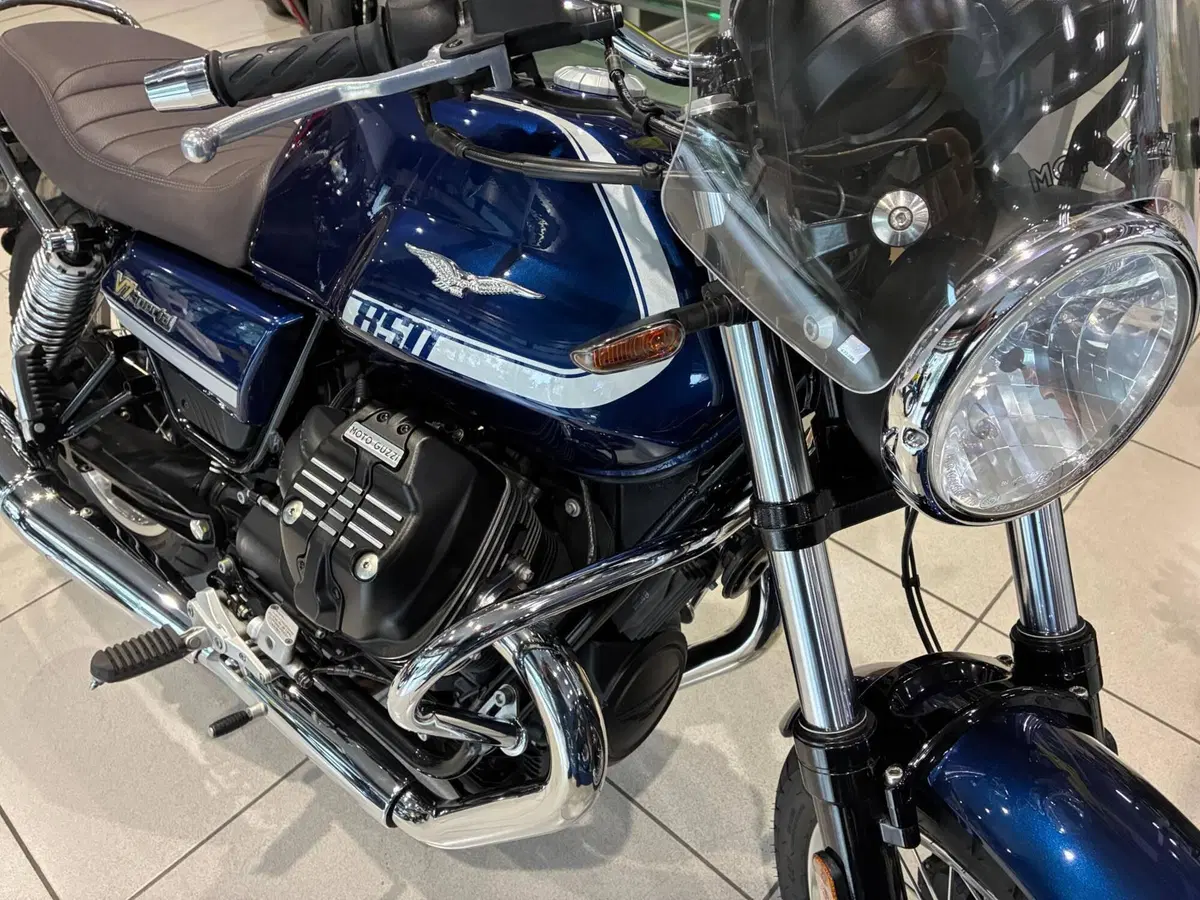 Moto Guzzi V7 Special (2021 - 24) (4)