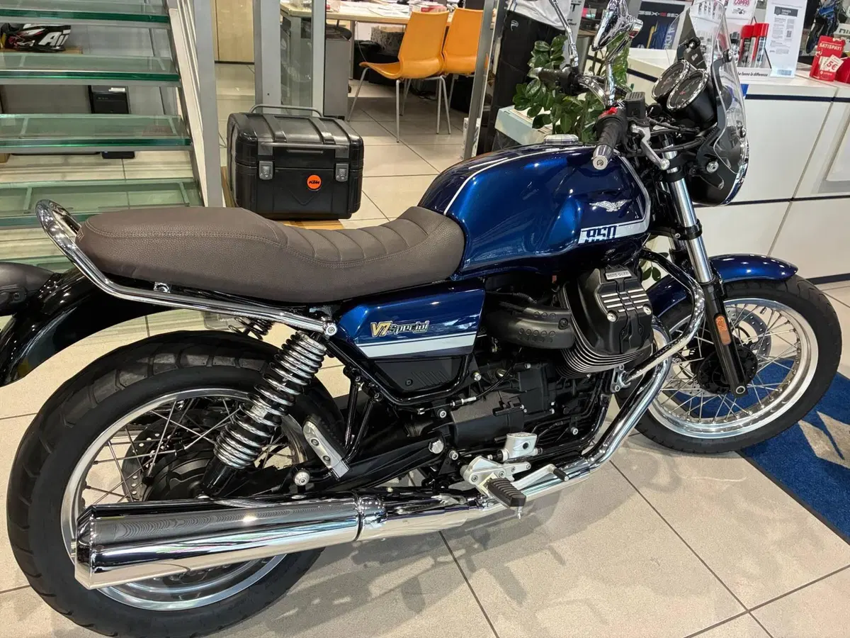 Moto Guzzi V7 Special (2021 - 24) (7)