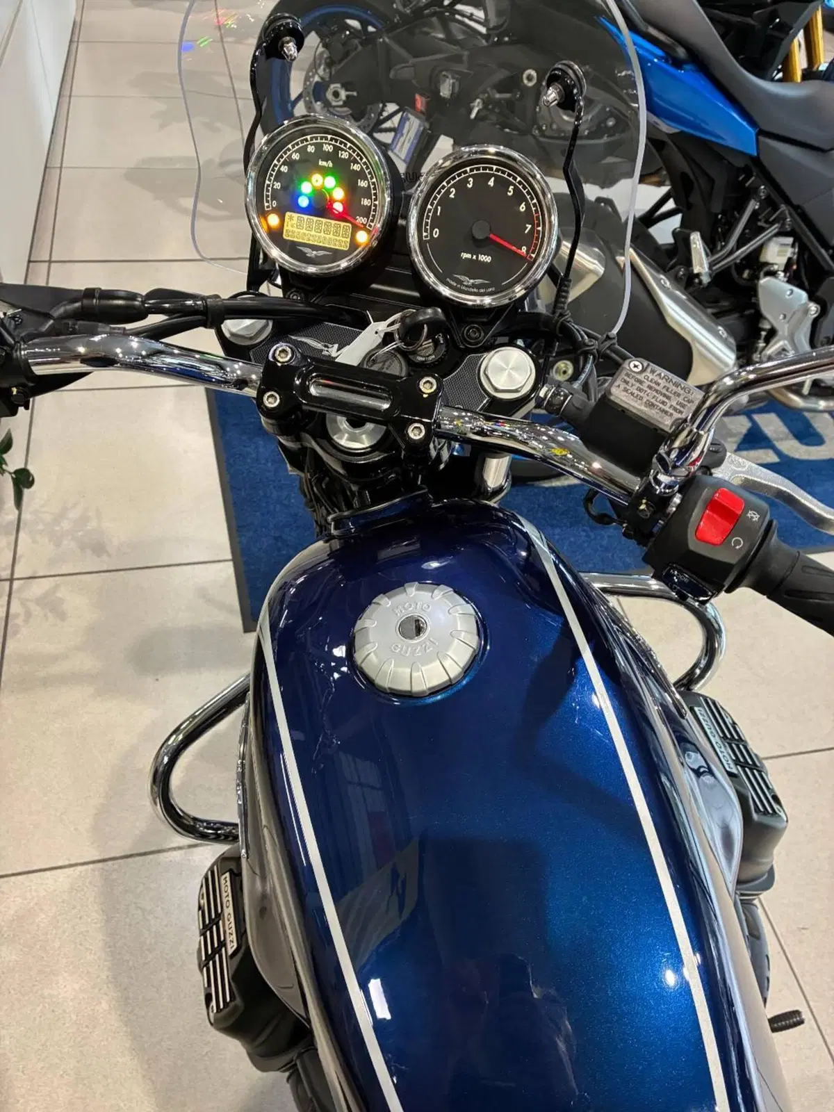 Moto Guzzi V7 Special (2021 - 24) (9)