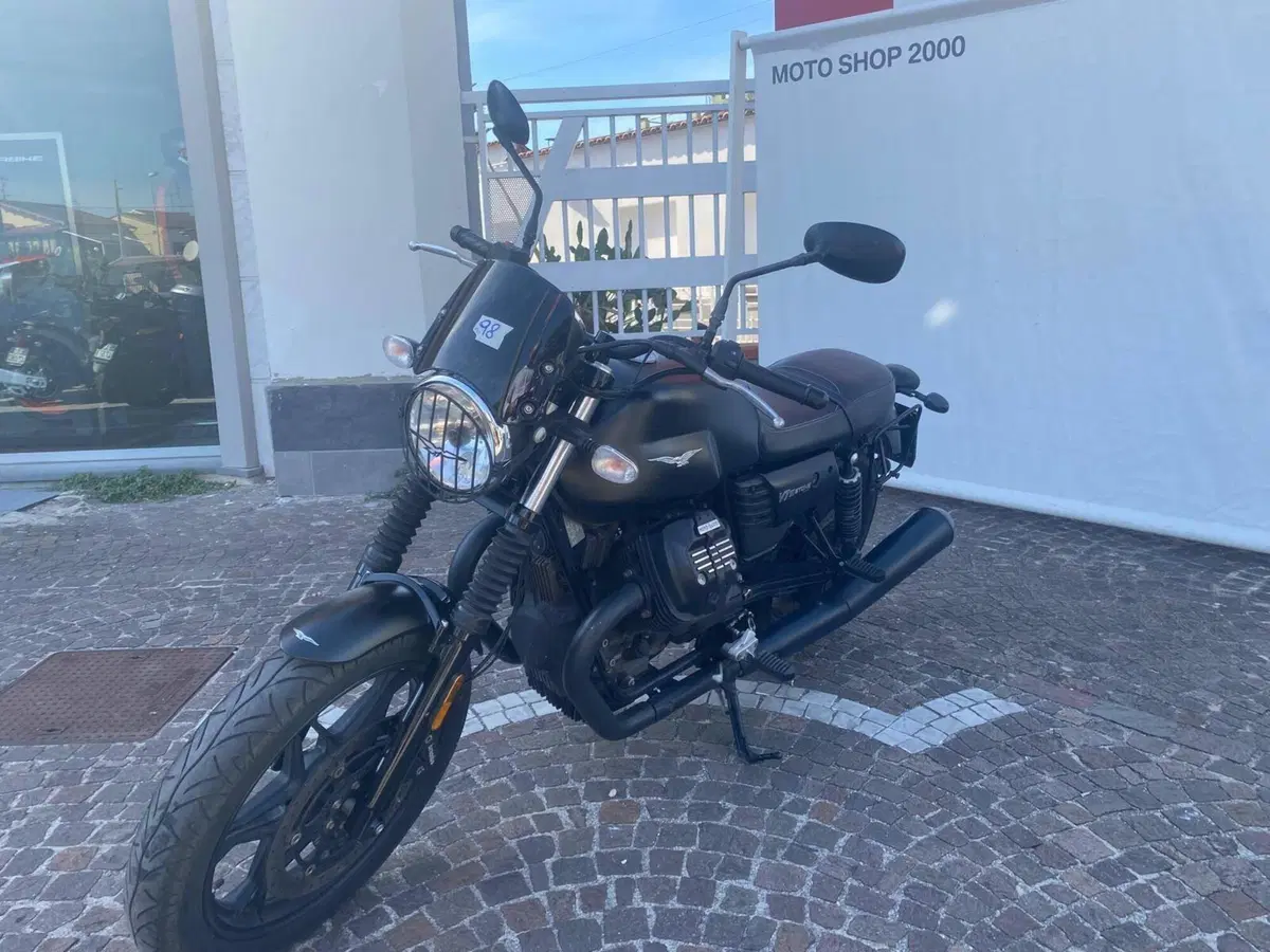 Moto Guzzi V7 III Stone (2017 - 20)