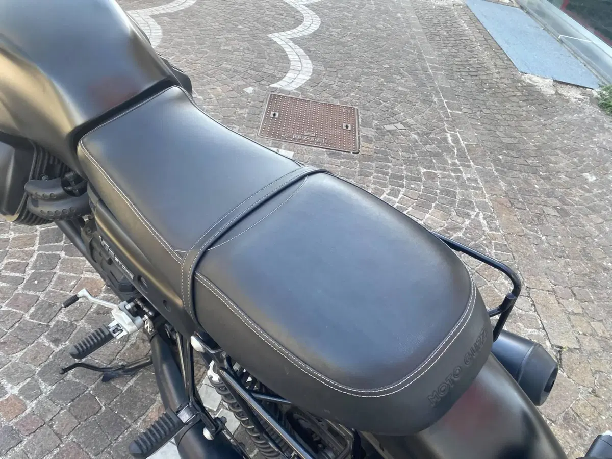 Moto Guzzi V7 III Stone (2017 - 20) (5)
