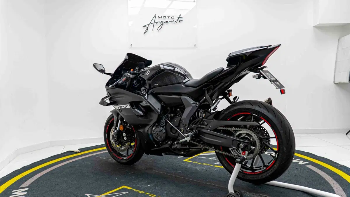 Yamaha YZF R7 (2021 - 25) (9)