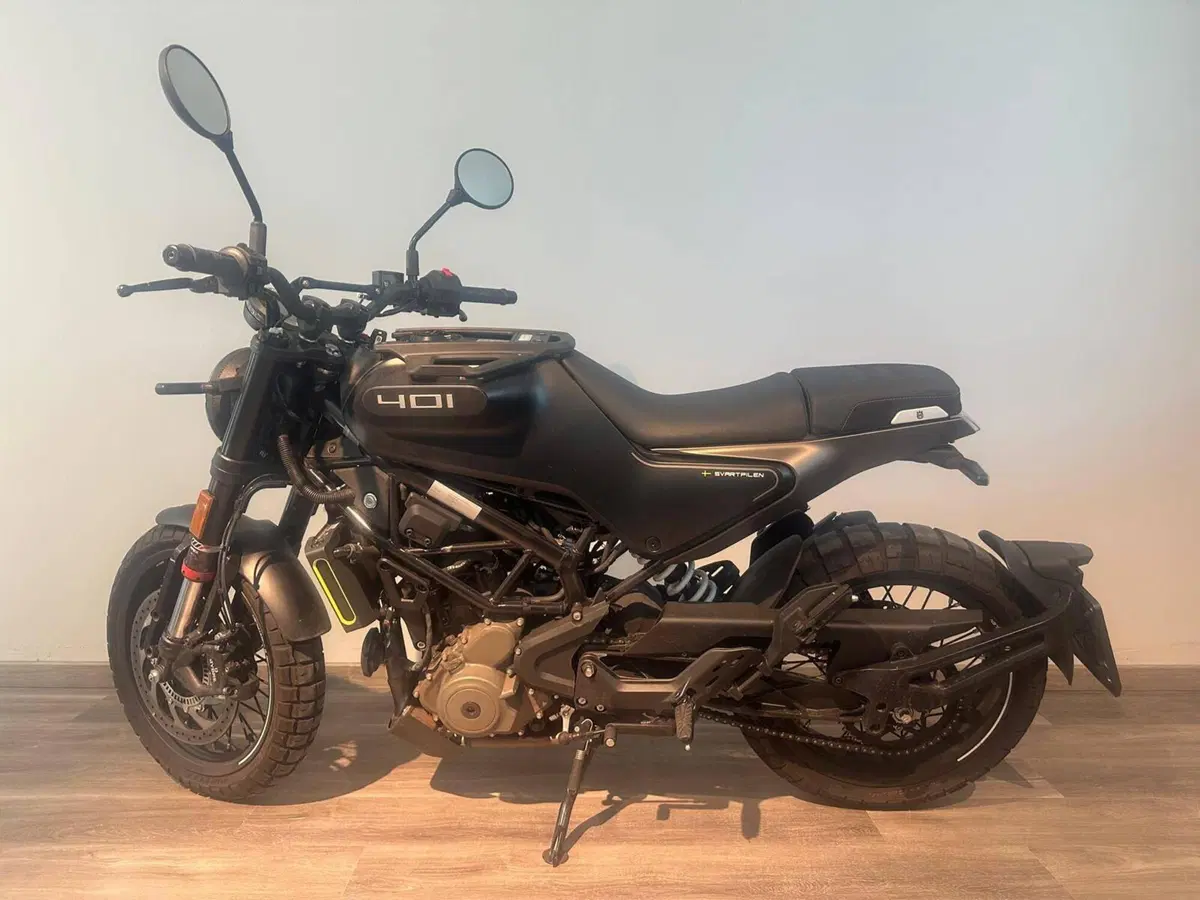 Husqvarna Svartpilen 401 (2021 - 23) (2)