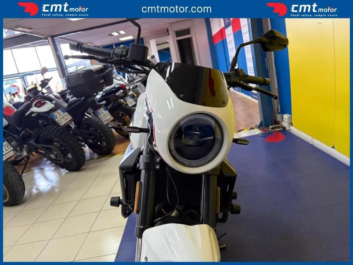 Moto Morini SEIEMMEZZO STR (2022 - 26) (6)
