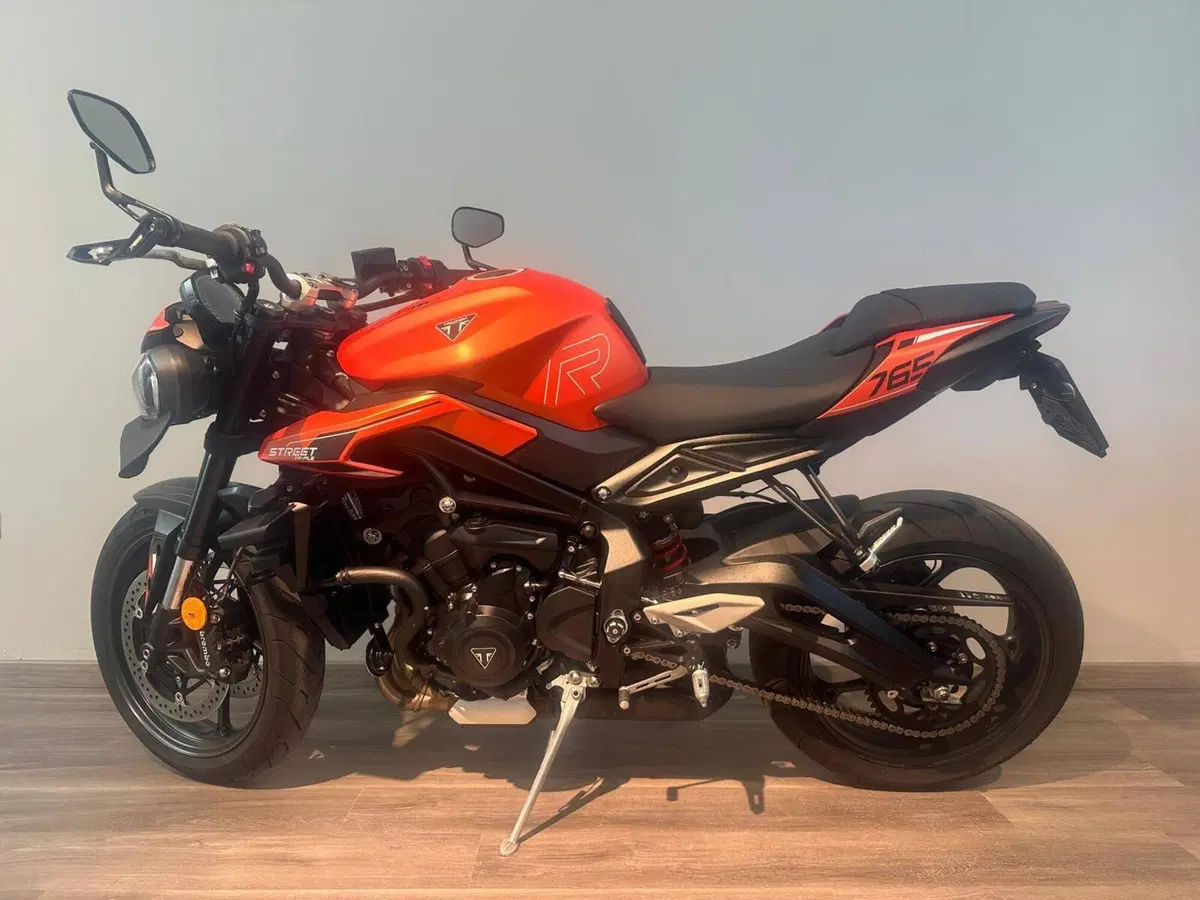 Triumph Street Triple 765 R (2023 - 26) (3)