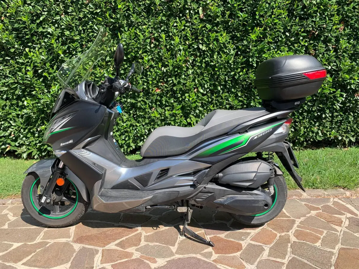 Kawasaki J 300 (2017 - 21) (2)
