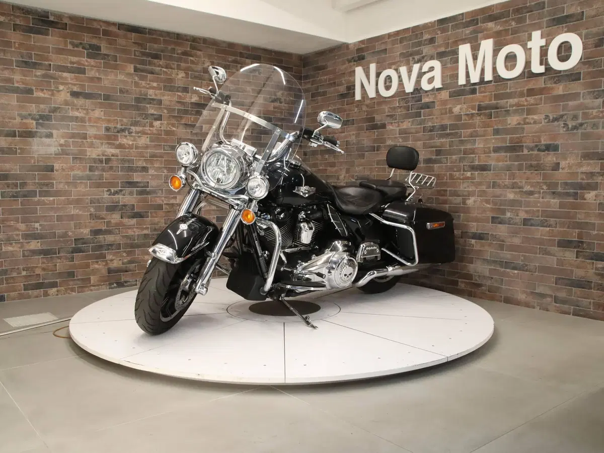 Harley-Davidson 107 Road King (2017) - FLHR (4)