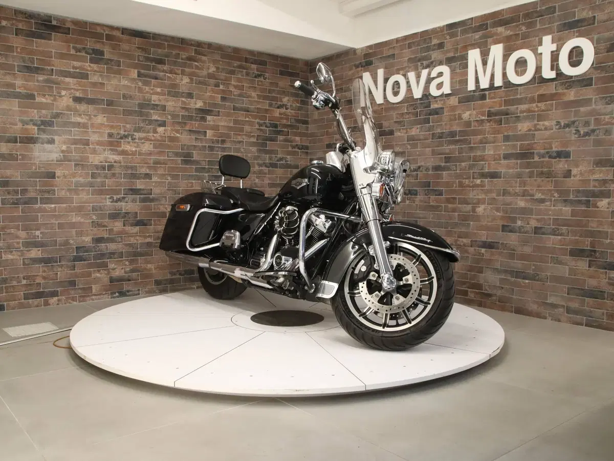 Harley-Davidson 107 Road King (2017) - FLHR (8)