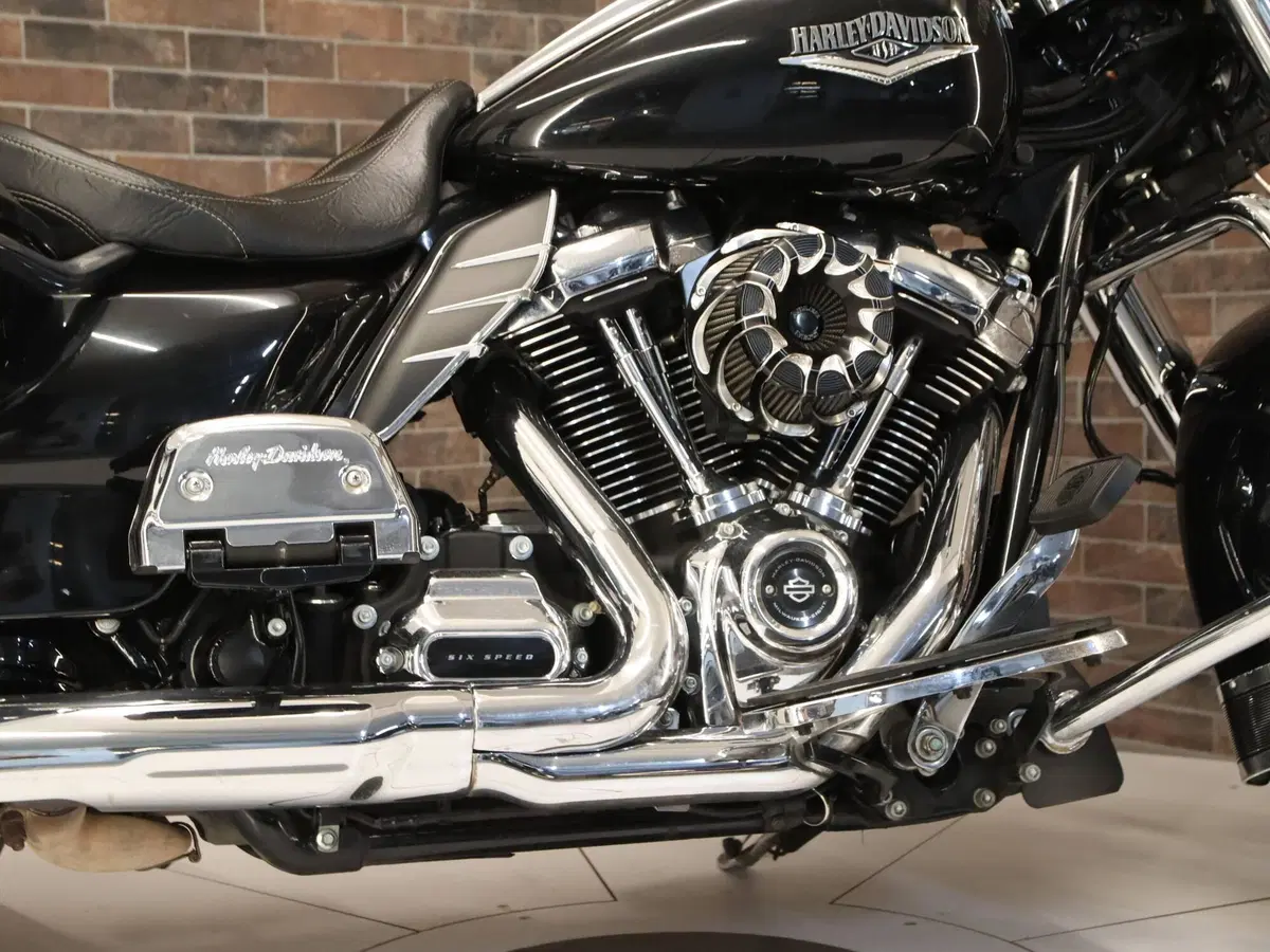 Harley-Davidson 107 Road King (2017) - FLHR (11)