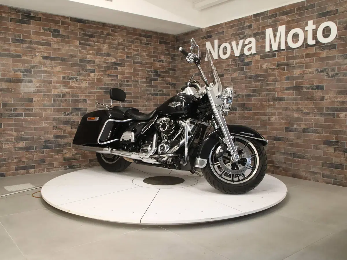 Harley-Davidson 107 Road King (2017) - FLHR (9)