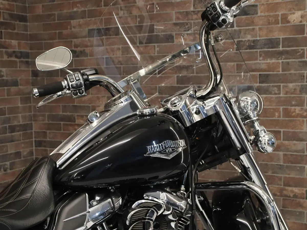 Harley-Davidson 107 Road King (2017) - FLHR (12)