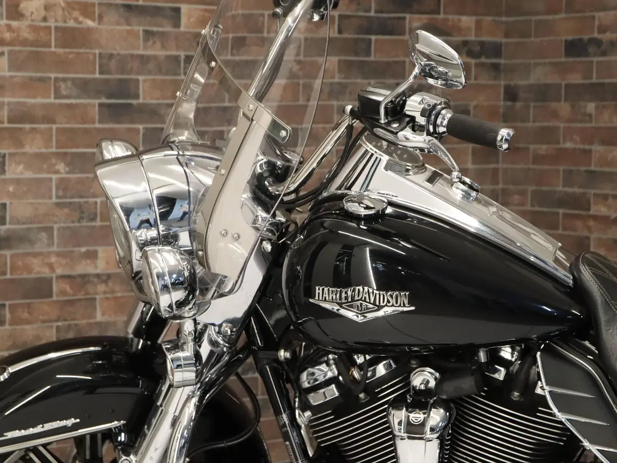 Harley-Davidson 107 Road King (2017) - FLHR (18)