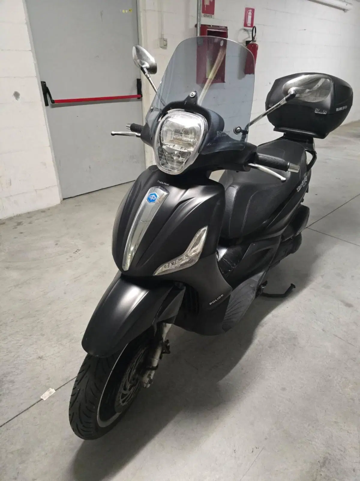 Piaggio Beverly 300 i.e. Police ABS-ASR (2017 - 20) (3)