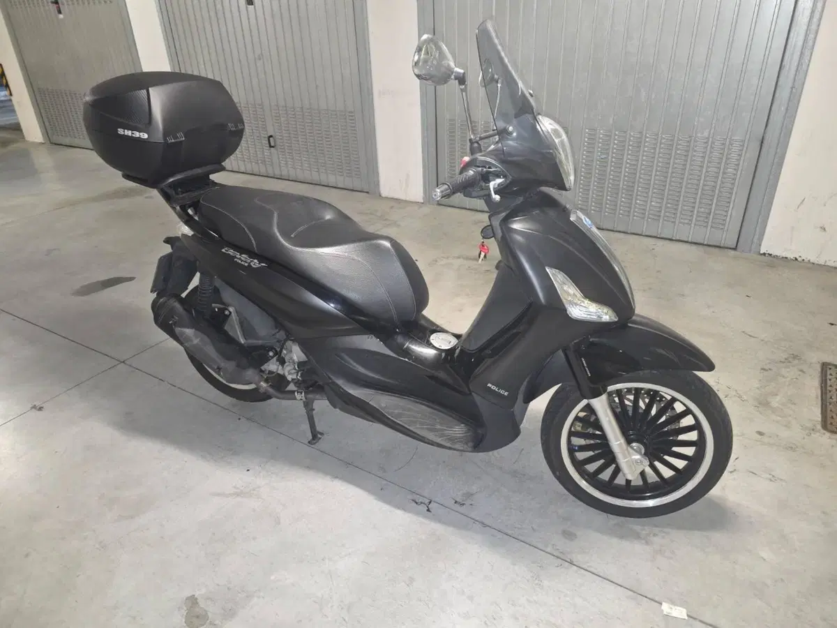 Piaggio Beverly 300 i.e. Police ABS-ASR (2017 - 20) (5)