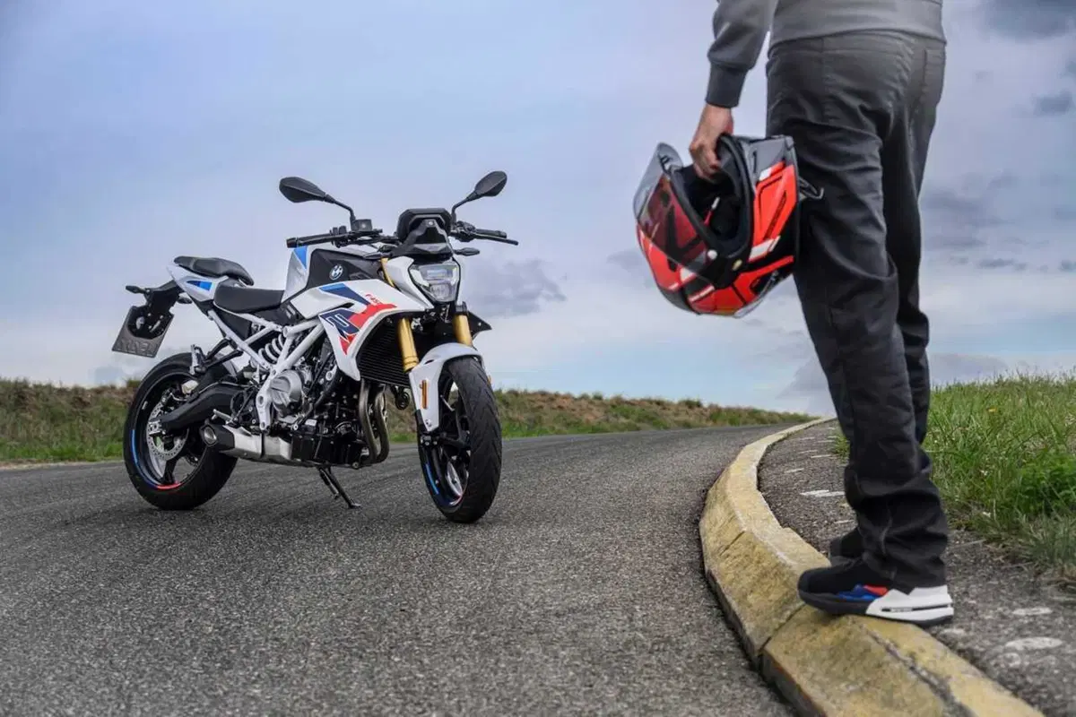 Nuova BMW F 450 R: tutto quello che c'è da sapere sulla nuova naked per patente A2 (4)