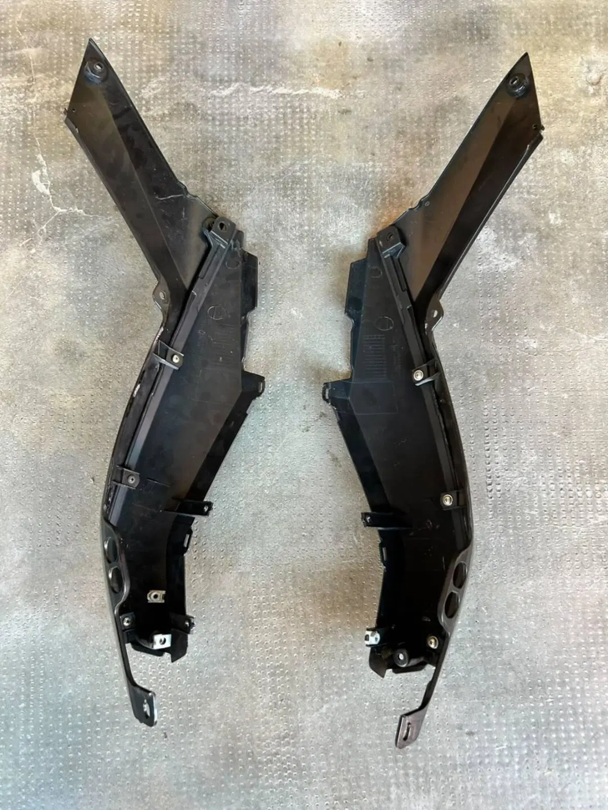 Coppia fianchetti posteriori dx/sx KTM 390 Duke 20 (2)