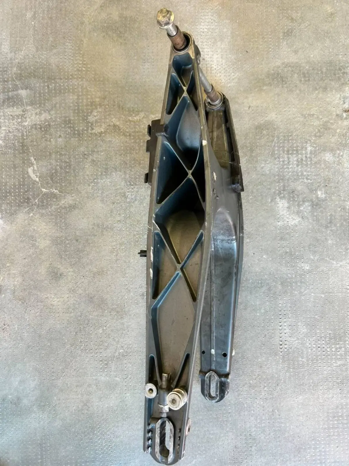 Forcellone posteriore KTM 390 Duke 2012/2016 (2)