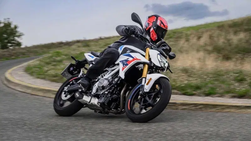 Nuova BMW F 450 R: tutto quello che c'è da sapere sulla nuova naked per patente A2