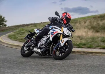 Nuova BMW F 450 R: tutto quello che c'è da sapere sulla nuova naked per patente A2 [VIDEO]