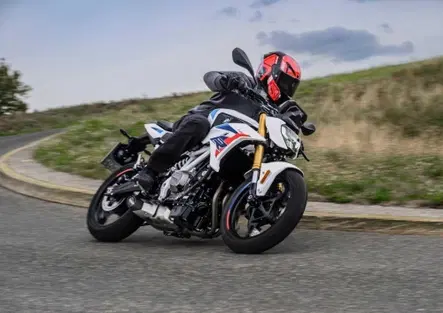 Nuova BMW F 450 R: tutto quello che c'è da sapere sulla nuova naked per patente A2 [VIDEO]