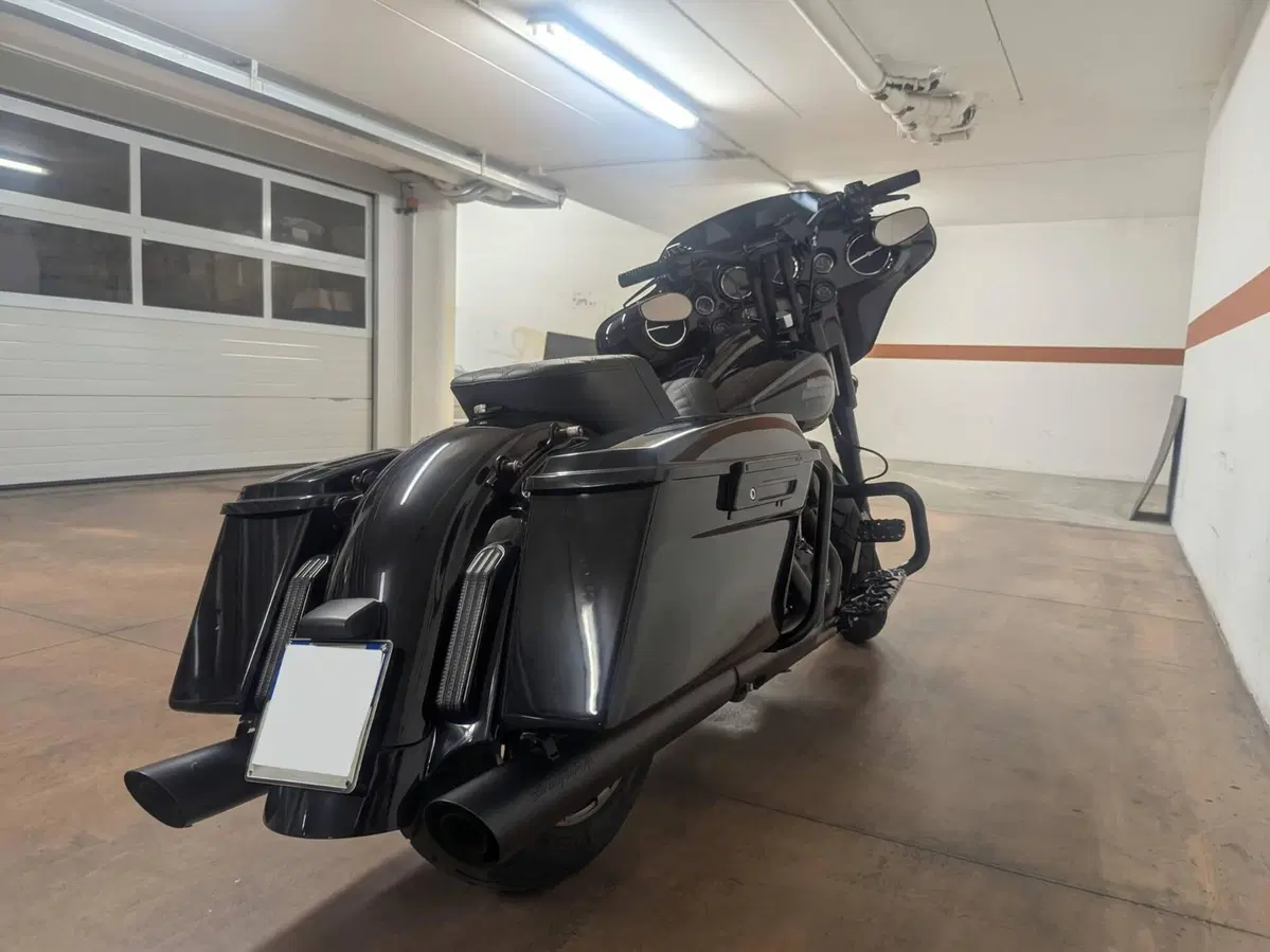 Harley-Davidson 1584 Electra Glide Standard (2008 - 10) - FLHT (2)