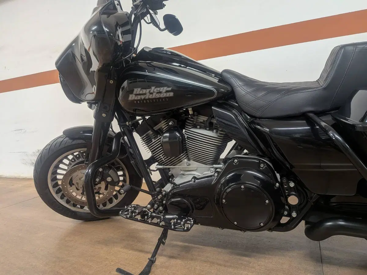Harley-Davidson 1584 Electra Glide Standard (2008 - 10) - FLHT (4)